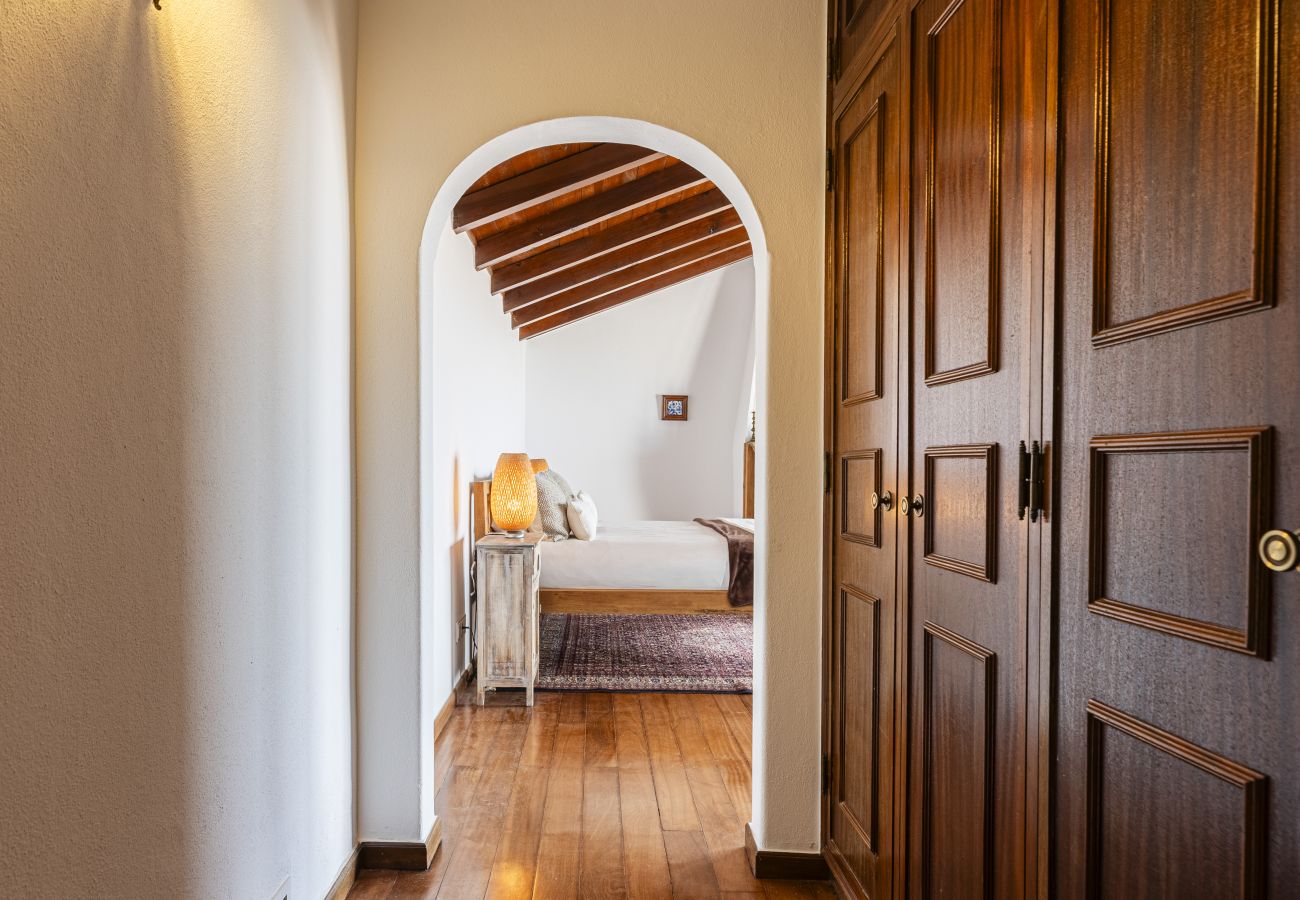 House in Colares - The Ocean Light House by Clama Retreats