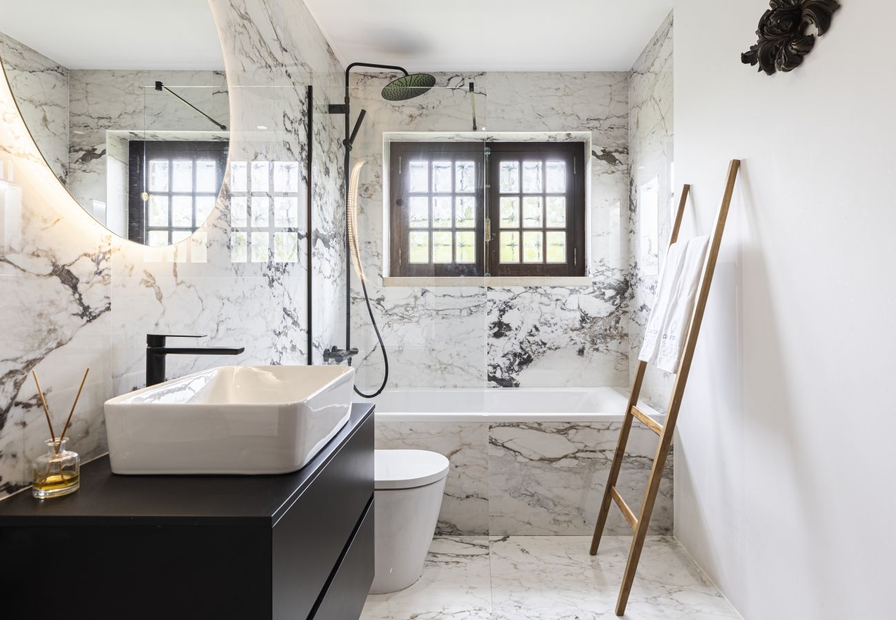 House in Colares - The Ocean Light House by Clama Retreats