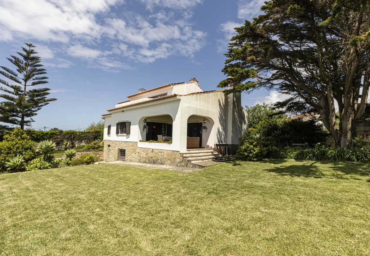 House in Colares - The Ocean Light House by Clama Retreats
