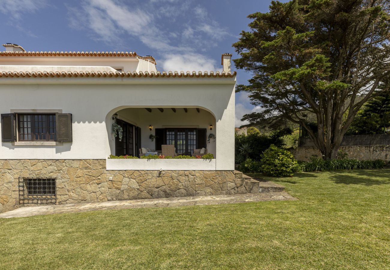 House in Colares - The Ocean Light House by Clama Retreats